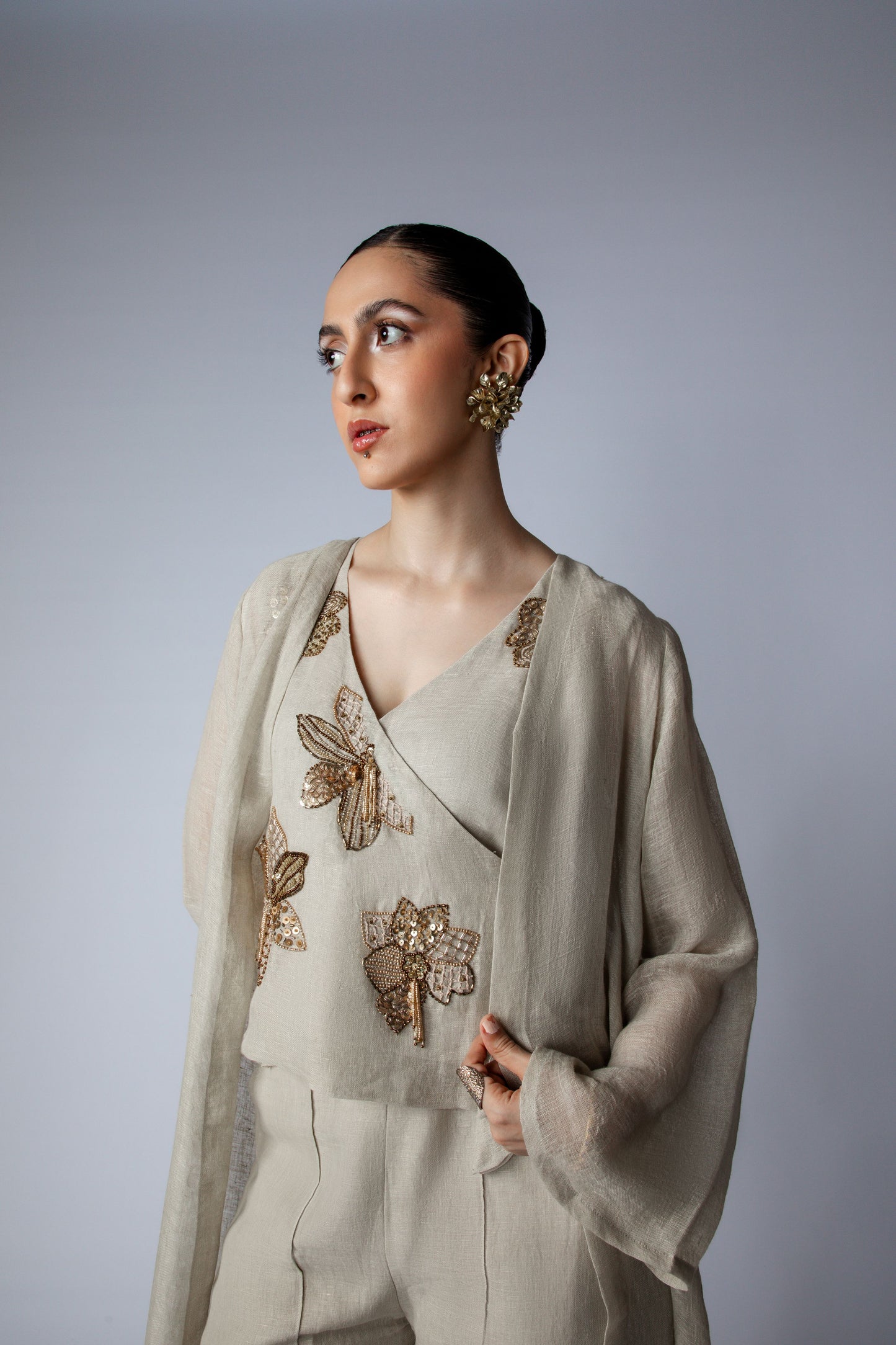 CHILLUMINATED W Shrug Set - Beige